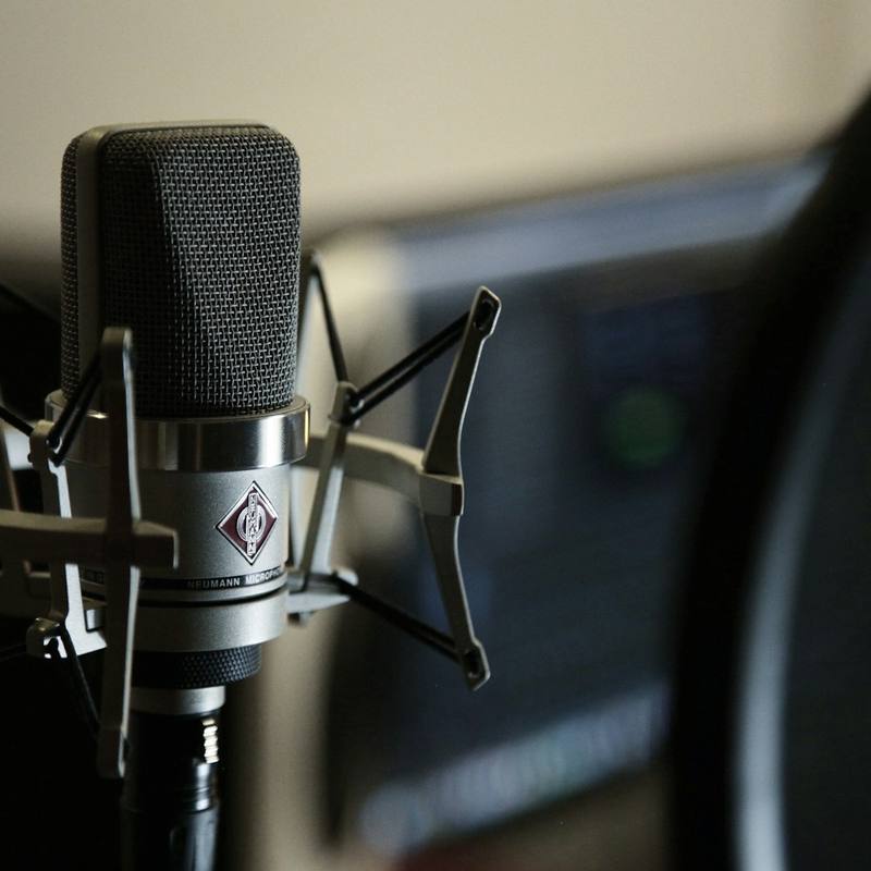 StudioVault Dynamic Mic Stage - Nickel