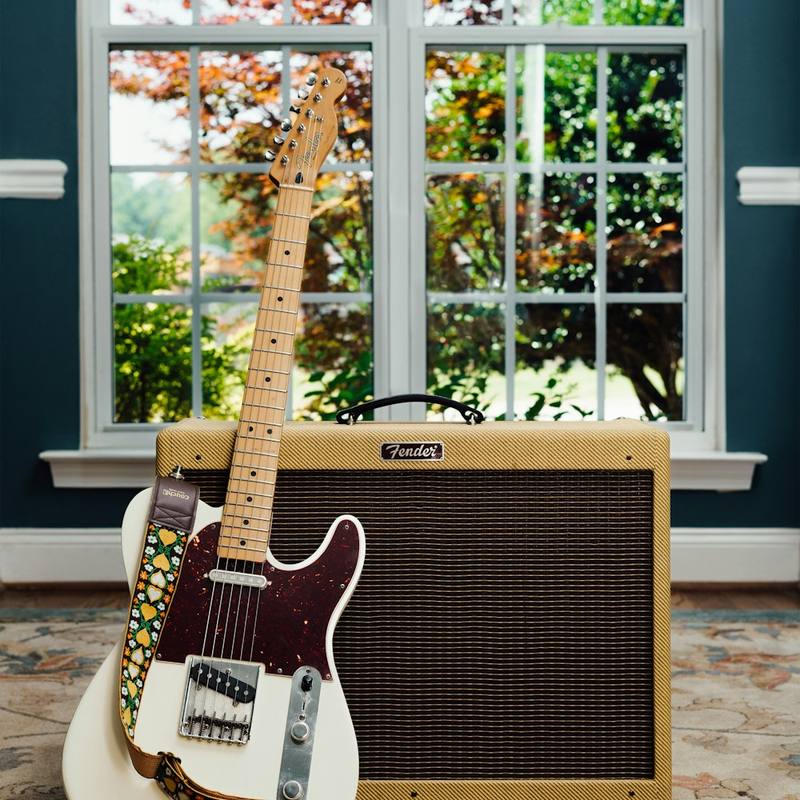 VaultTone Echo Chamber Electric Guitar - Candy Apple Red